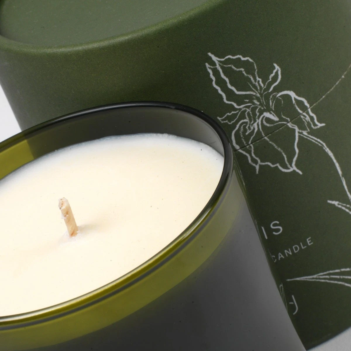 Bamford White Iris Flora Candle Large - Image 2