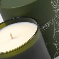 Winter Decor Store -Winter Decor Store 23009990 bmf flora candle wisteria 300g close up 1500x1500